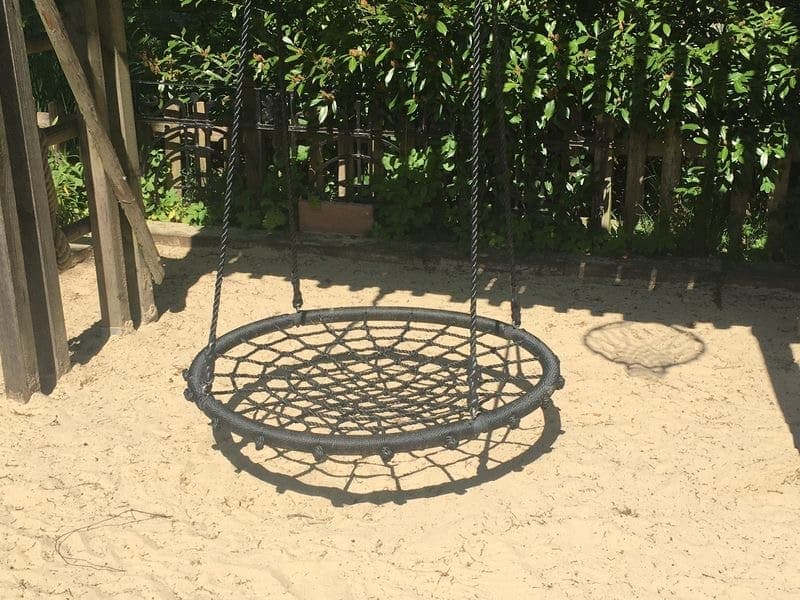 Nestschaukel im Garten