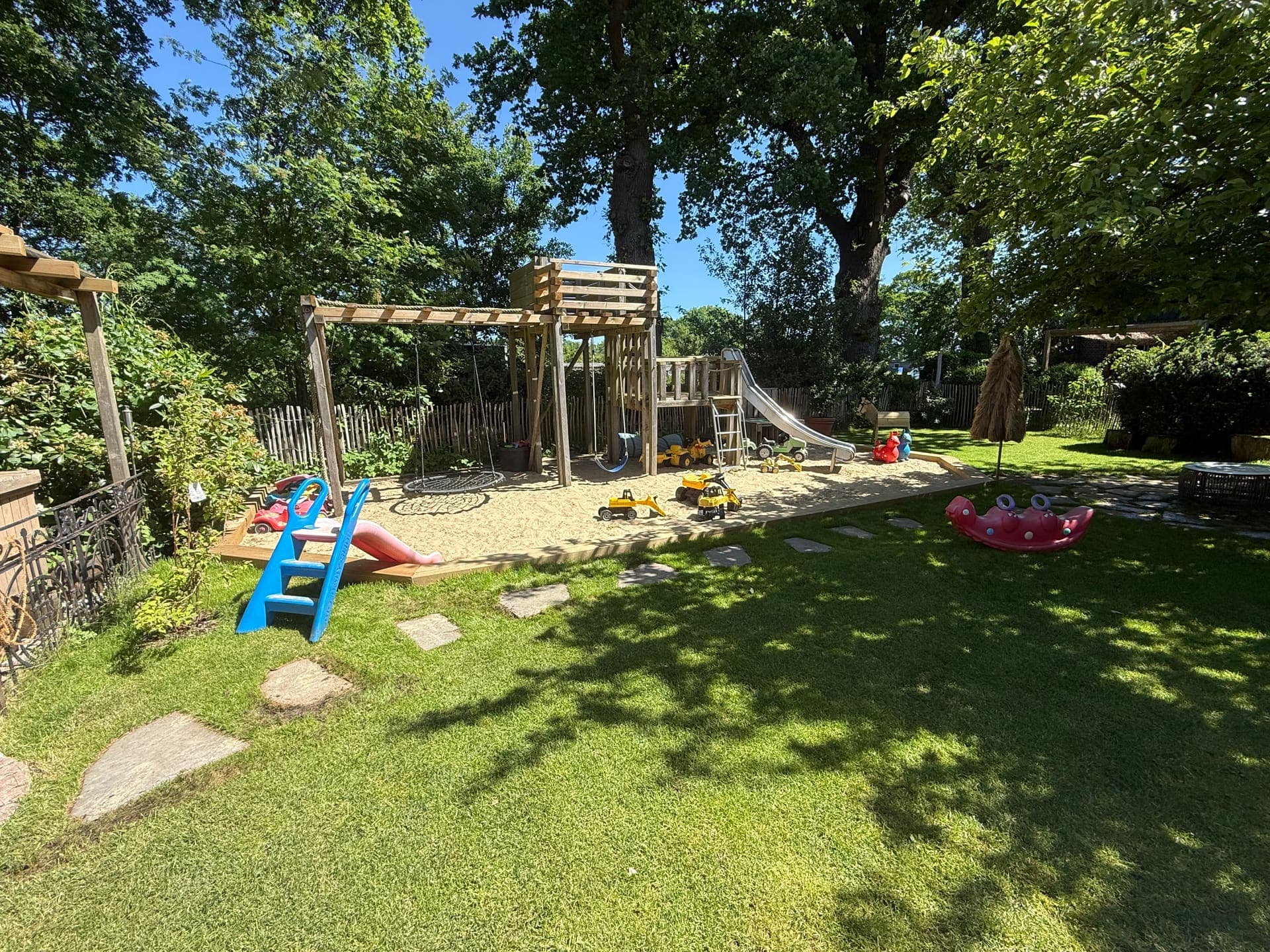 Spielplatz im Garten von Tammy's Kids